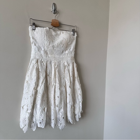 Sans Souci-Floral Appliqué Off White/Cream Strapless Mini Dress (Size:Medium) - Picture 2 of 9